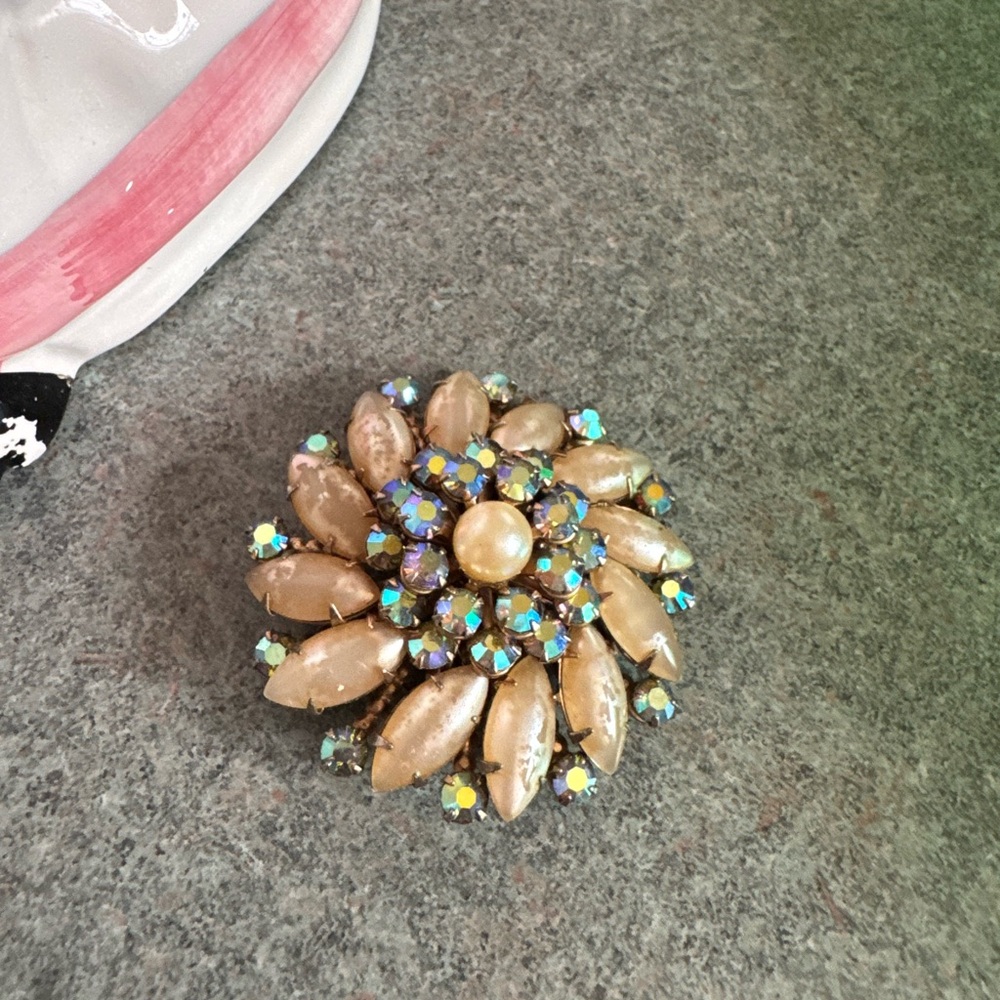 Elegant Gold Vintage and Iridescent Brooch